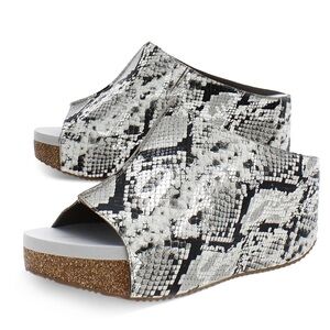 New Volatile Carrier Platform Wedge Sandals